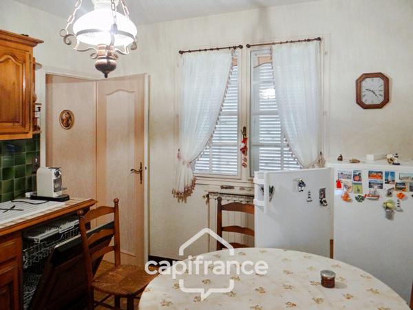 COMMENTRY (03) Maison à vendre 6 pièces et terrain de  1831 m2