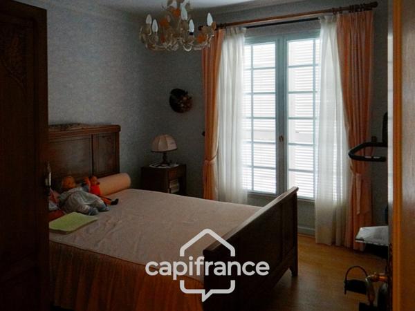 COMMENTRY (03) Maison à vendre 6 pièces et terrain de  1831 m2
