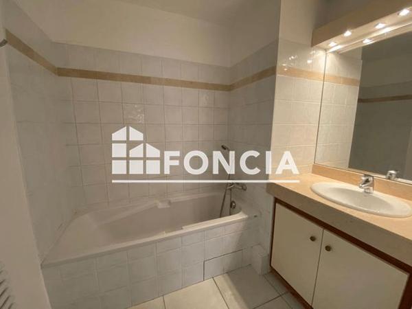 Location Appartement 3 pièces 78.66 m² - 64 RUE DU COMMANDANT ROLLAND Marseille 13008