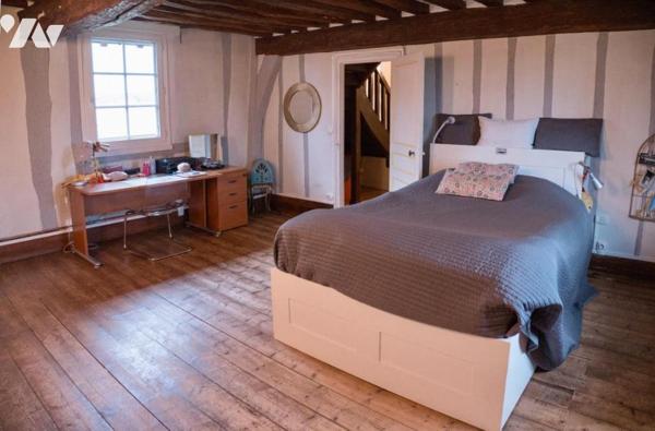 Demeure de caractère en pierres et colombages