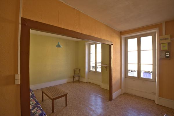 Maison Premery 90 m2, local commercial, investissement, premier achat, cour intérieure