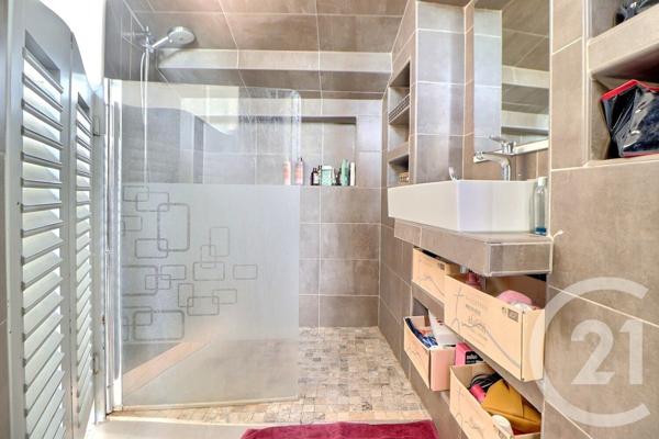 Appartement F3 à vendre  3 pièces - 85,10 m2 FREJUS - 83