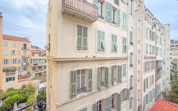 Appartement à vendre    5 pièces • 118,63 m2 Nice