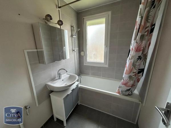 Appartement à louer 2 pièces 50.24m² Charleville-Mézières (08000)