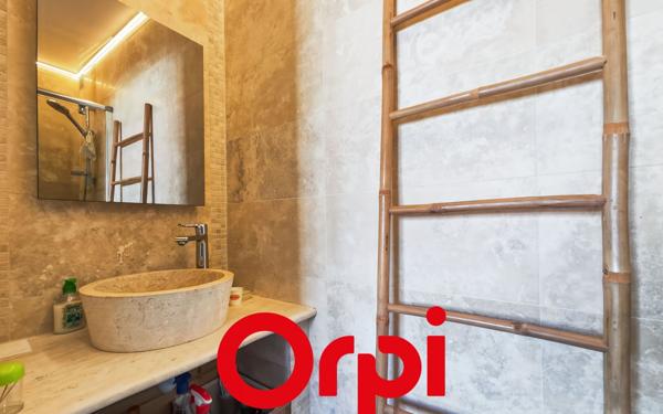 Appartement à vendre    4 pièces • 82,30 m2 Bandol