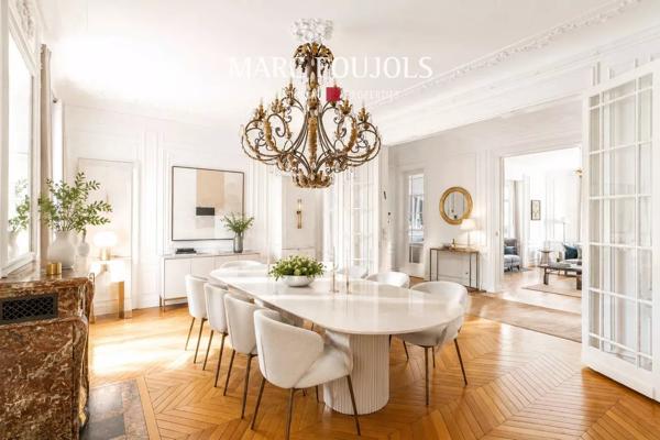 Paris XVI. Trocadéro. Appartement familial et de réception de 226m².