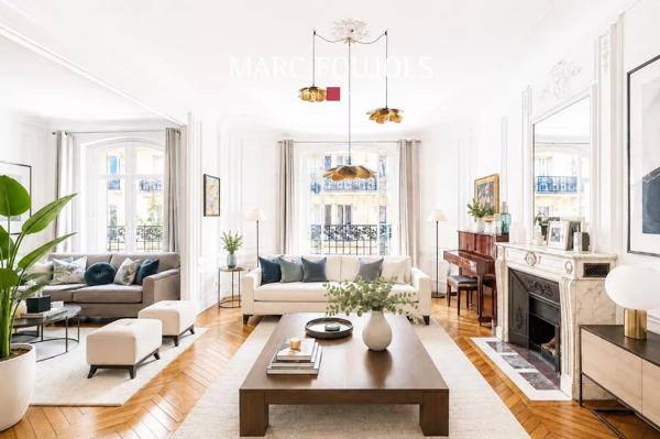Paris XVI. Trocadéro. Appartement familial et de réception de 226m².