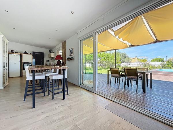 Villa Livron Sur Drome 7 pièce(s) 145 m2, jardin de 999m² piscine et plage en bois