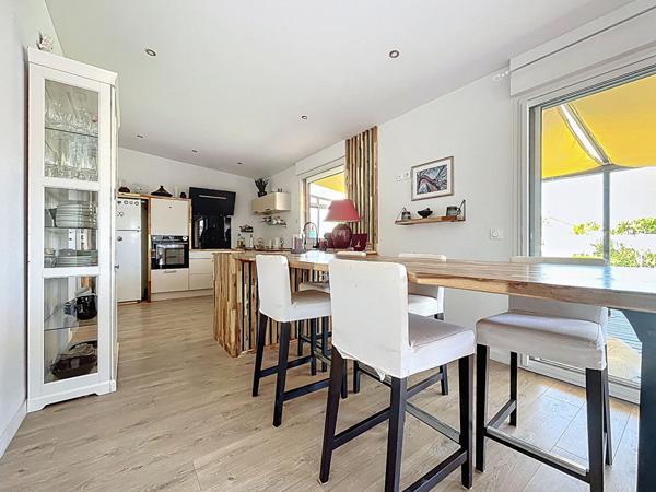 Villa Livron Sur Drome 7 pièce(s) 145 m2, jardin de 999m² piscine et plage en bois