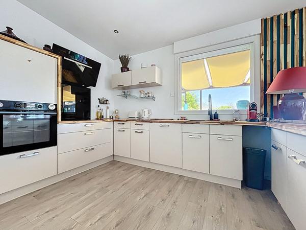 Villa Livron Sur Drome 7 pièce(s) 145 m2, jardin de 999m² piscine et plage en bois