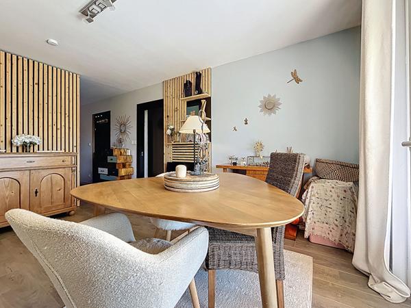 Villa Livron Sur Drome 7 pièce(s) 145 m2, jardin de 999m² piscine et plage en bois