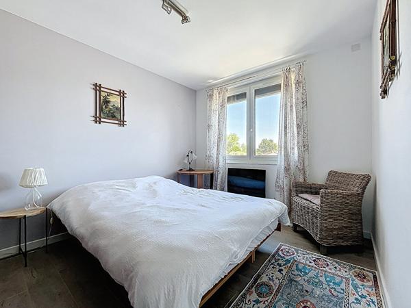 Villa Livron Sur Drome 7 pièce(s) 145 m2, jardin de 999m² piscine et plage en bois