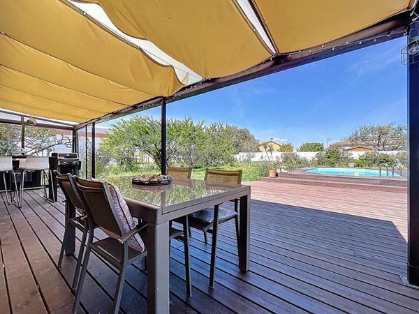 Villa Livron Sur Drome 7 pièce(s) 145 m2, jardin de 999m² piscine et plage en bois