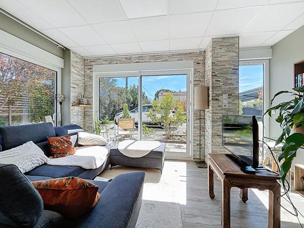 Villa Livron Sur Drome 7 pièce(s) 145 m2, jardin de 999m² piscine et plage en bois