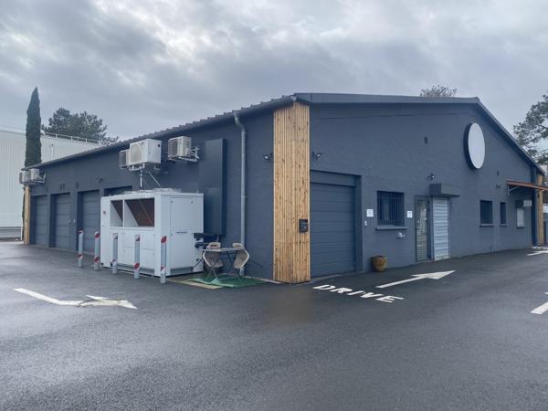 Local commercial rénovée avec espace de vente, stockage, chambre froid et bureau