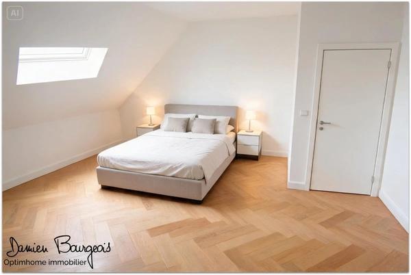 Maison mitoyenne brute avec fort potentiel d'environ 140 m² au sol