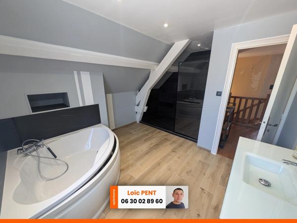 Maison à vendre d'environ 200m² habitable 7 pièces SAINT PRIEST LA PRUGNE (42830)
