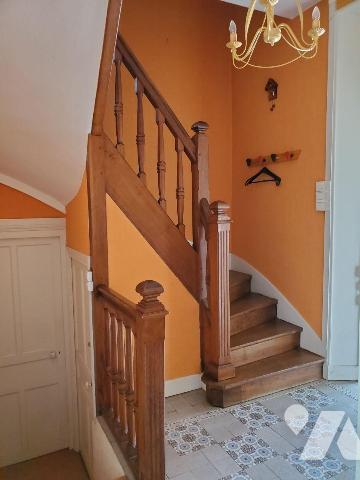 Maison à Vendre à Guéret (23000) en Creuse (23) comprenant : 
-	Un sous-sol de garage et deux ...