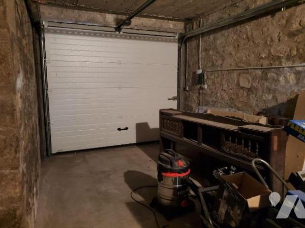 Maison à Vendre à Guéret (23000) en Creuse (23) comprenant : 
-	Un sous-sol de garage et deux ...