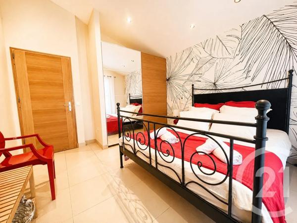 Maison à vendre  6 pièces - 188 m 2   COGOLIN  - 83