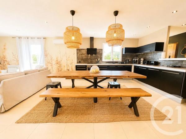 Maison à vendre  6 pièces - 188 m 2   COGOLIN  - 83