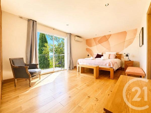 Maison à vendre  6 pièces - 188 m 2   COGOLIN  - 83