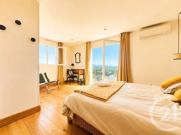 Maison à vendre  6 pièces - 188 m 2   COGOLIN  - 83