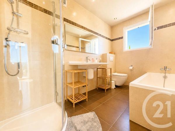 Maison à vendre  6 pièces - 188 m 2   COGOLIN  - 83