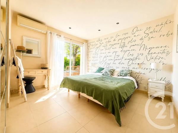 Maison à vendre  6 pièces - 188 m 2   COGOLIN  - 83