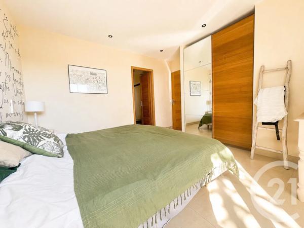 Maison à vendre  6 pièces - 188 m 2   COGOLIN  - 83