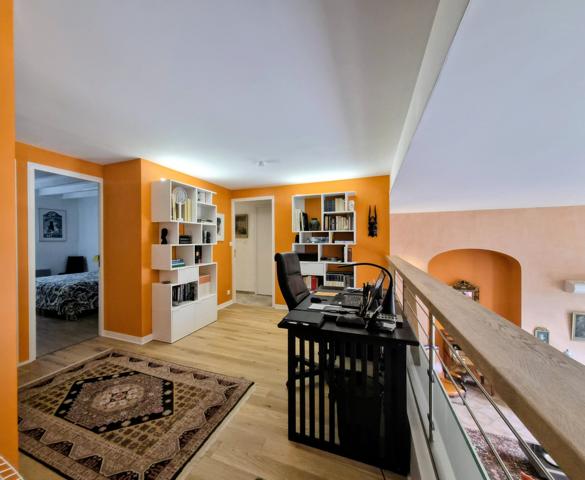 Duplex
                                                                                                                                                                                                                                                                                                                        6 pièce(s)                                                                                                                                                                                                          4 chambre(s)                                                                                                                                                                                                          165  m²