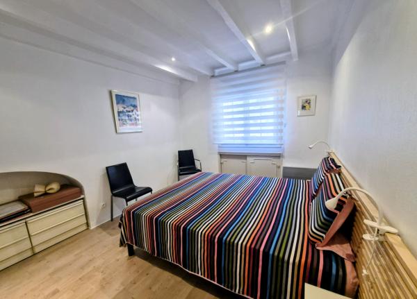Duplex
                                                                                                                                                                                                                                                                                                                        6 pièce(s)                                                                                                                                                                                                          4 chambre(s)                                                                                                                                                                                                          165  m²