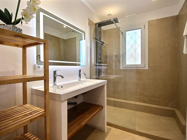 Appartement Avignon 4 pièce(s) 105 m2, terrasse, balcons, cave