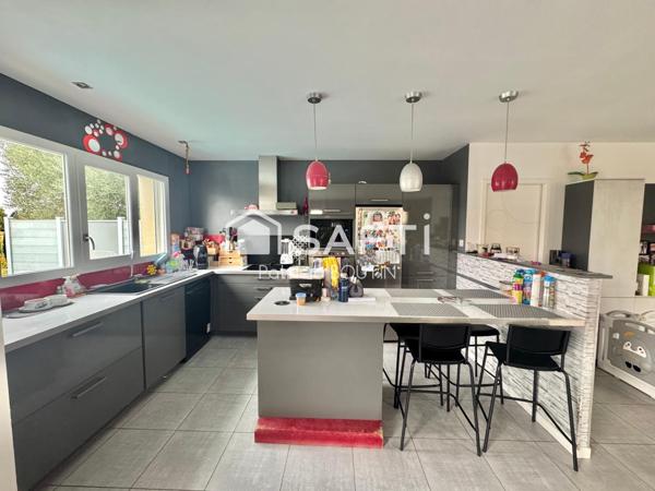 PAVILLON PLAIN PIED 3 CHAMBRES UN BUREAU ET GARAGE A LA CRECHE !