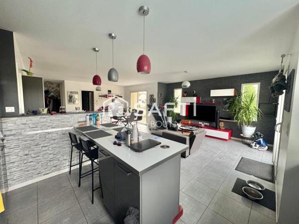 PAVILLON PLAIN PIED 3 CHAMBRES UN BUREAU ET GARAGE A LA CRECHE !