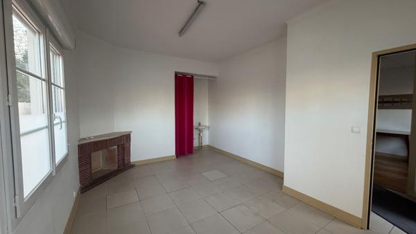 Bureaux à louer de 16,70m² en centre-ville de Talence, proche université et lycées