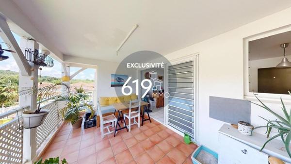 Idéalement placé, proche centre et plage, parking