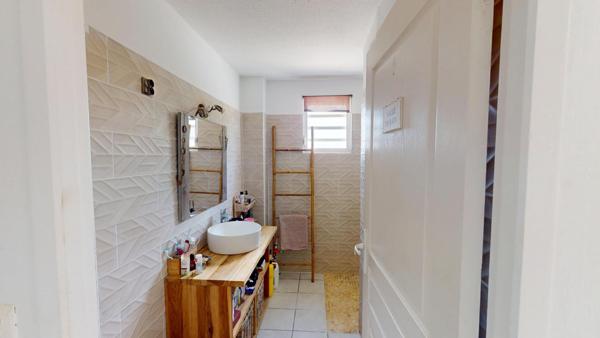 Idéalement placé, proche centre et plage, parking