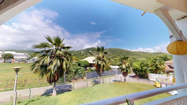 Idéalement placé, proche centre et plage, parking