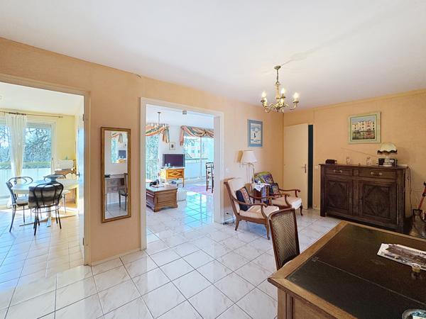 Bron (69500) T4 AVEC BALCON CAVE