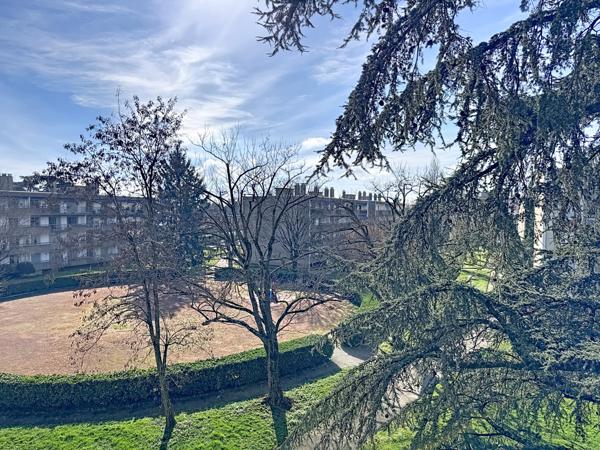 Bron (69500) T4 AVEC BALCON CAVE