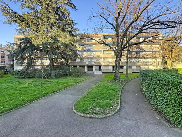 Bron (69500) T4 AVEC BALCON CAVE