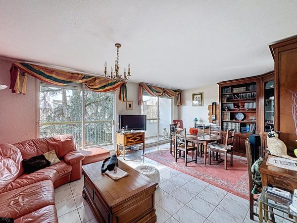 Bron (69500) T4 AVEC BALCON CAVE