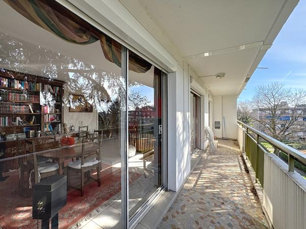 Bron (69500) T4 AVEC BALCON CAVE