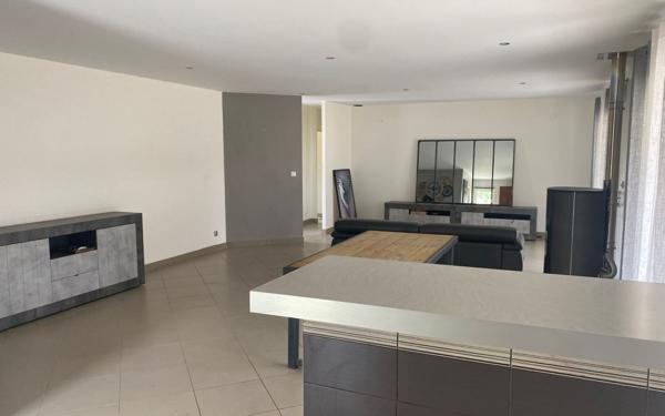 Maison à vendre    5 pièces •  Montussan