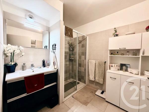 Appartement T3 à vendre  3 pièces - 68 m 2   LUNEL  - 34