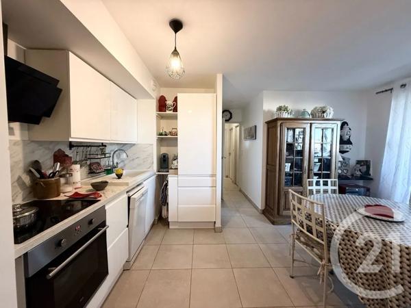 Appartement T3 à vendre  3 pièces - 68 m 2   LUNEL  - 34
