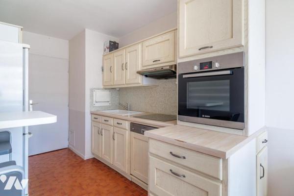 PUTEAUX - VUE SEINE - 4 PIECES 99 m² (LOUE EN BAIL SOCIETE)