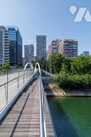 PUTEAUX - VUE SEINE - 4 PIECES 99 m² (LOUE EN BAIL SOCIETE)