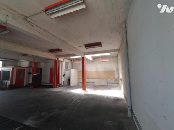 Sur la commune de Romainville (Seine-Saint-Denis) Immeuble de 2 appartements et atelier